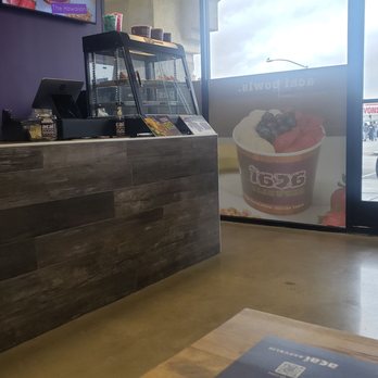 Acai Republic - Cute spot. Limited seating but great for quick pick up. - Juice Bars & Smoothies Near Me - Redondo Beach, California