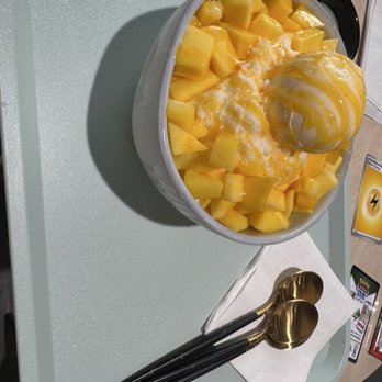 Deluna Dessert Cafe - Mango bingsoo - Bubble Tea Near Me - Sacramento, California