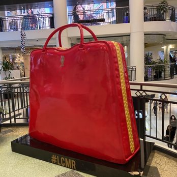 Les Cours Mont-Royal - Shopping Centers Near Me - Montreal, Quebec