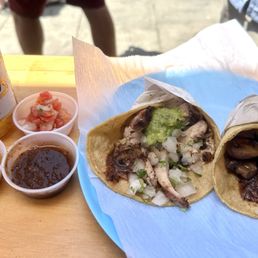 MUSHROOM TACO, POLLO ASADO TACO, Modelo! MUSHROOM TACO, POLLO ASADO TACO, Modelo!