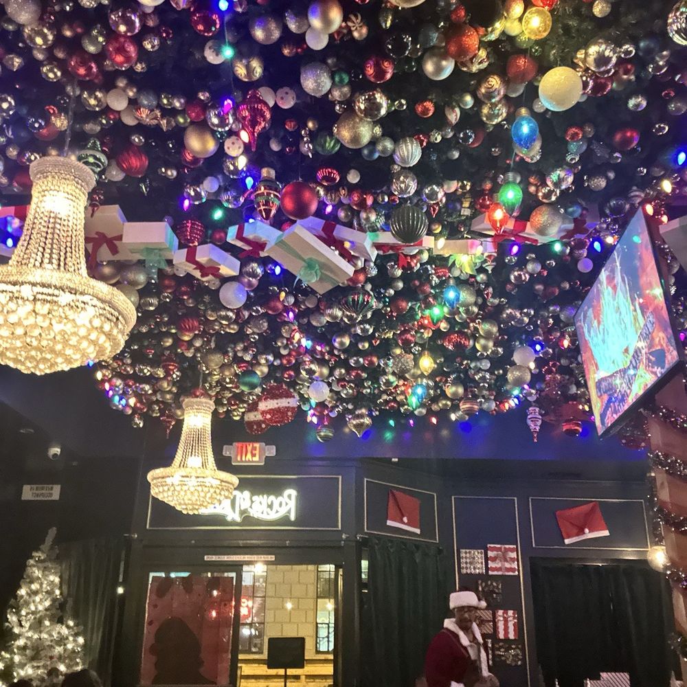Rocks & Drams - Holiday decor - Cocktail Bars Near Me - Ventura, California Rocks & Drams - Holiday decor - Cocktail Bars Near Me - Ventura, California