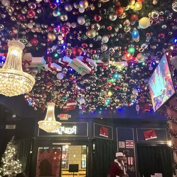 Rocks & Drams - Holiday decor - Cocktail Bars Near Me - Ventura, California
