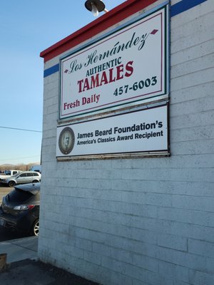 Los Hernández Tamales by null