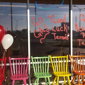 Linda's Cupcakes and More - Look for the bright colored chair!!! - Bakeries Near Me - Brunswick, Georgia Linda's Cupcakes and More - Look for the bright colored chair!!! - Bakeries Near Me - Brunswick, Georgia
