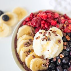 Glory Juice - Organic acai with vegan ice cream topper.