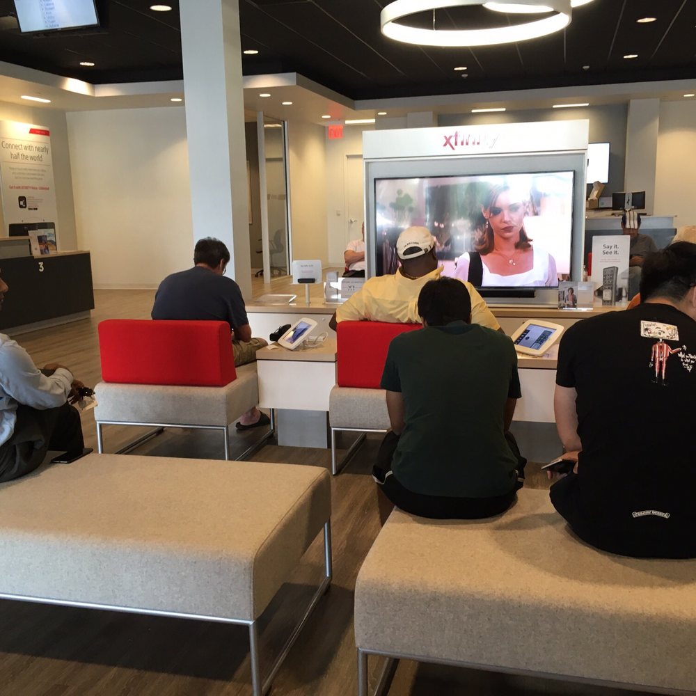 Xfinity Store by Comcast - Look how many people are waiting to just drop off equipment. There are 4-5 people working but only one helping customers. - Internet Service Providers Near Me - Troy, Michigan Xfinity Store by Comcast - Look how many people are waiting to just drop off equipment. There are 4-5 people working but only one helping customers. - Internet Service Providers Near Me - Troy, Michigan