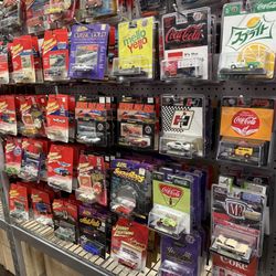 Diecast Cars - Tons of collectables!