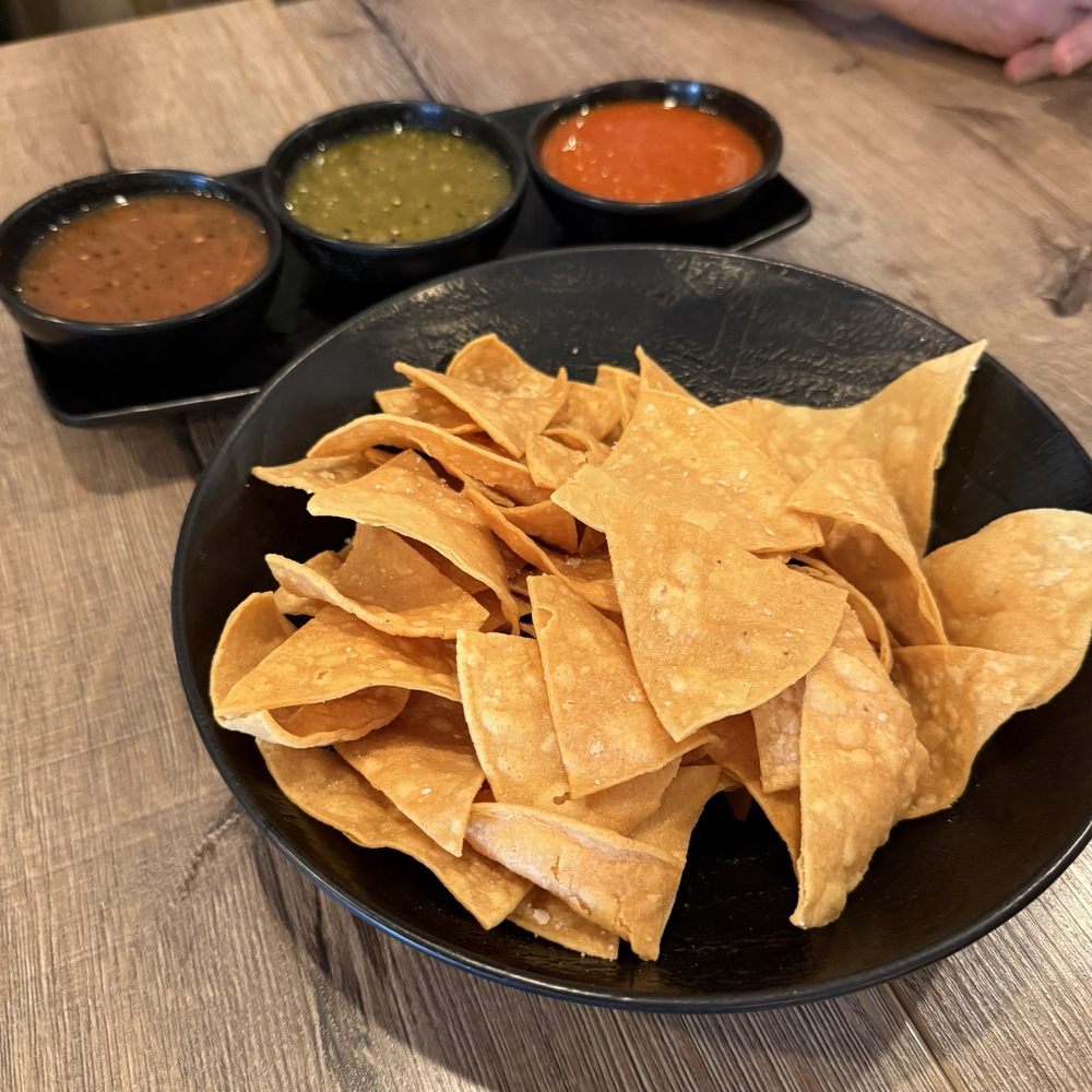 Que Vida Tacos Huntington Beach - Side Chips - Cocktail Bars Near Me - Huntington Beach, California Que Vida Tacos Huntington Beach - Side Chips - Cocktail Bars Near Me - Huntington Beach, California