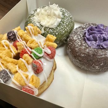 Robin’s Snowflake Donuts & Cafe - Donuts Near Me - Spring, Texas