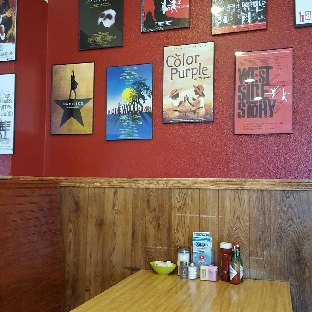 Willee's Cafe & Spirits - Movie themed decor - Bars Near Me - Winston, Oregon