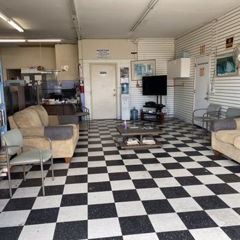 InstaTune - Lobby waiting area - Smog Check Stations Near Me - Huntington Beach, California InstaTune - Lobby waiting area - Smog Check Stations Near Me - Huntington Beach, California