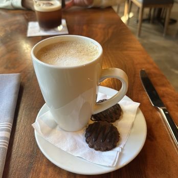Lucy Restaurant & Bar - Cafe latte - New American Near Me - Yountville, California Lucy Restaurant & Bar - Cafe latte - New American Near Me - Yountville, California
