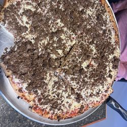 District 14 Bar & Pizza - Great tasting all homemade hamburger pizza