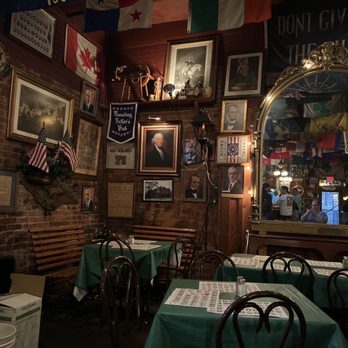 Founding Fathers Pub - the interior of the restaurant - American Near Me - Buffalo, New York