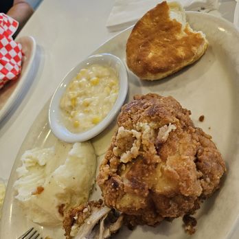 Richies Real American Diner - PAN FRIED CHICKEN W/ BUSCIT, MASED POTATOES & GRAVY AND CREAMY CORN - Diners Near Me - Temecula, California Richies Real American Diner - PAN FRIED CHICKEN W/ BUSCIT, MASED POTATOES & GRAVY AND CREAMY CORN - Diners Near Me - Temecula, California