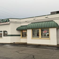 G D Ritzy's - Entrance
