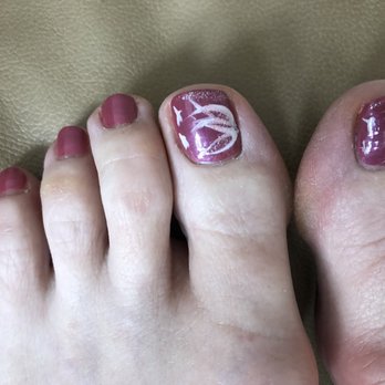R Nail Spa - Toes are pretty in pink! - Nail Salons Near Me - Rochester, New York