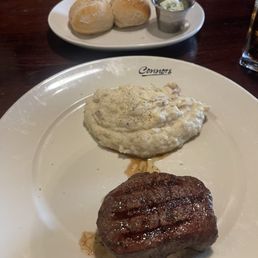 Filet, garlic mashed potatoes & rolls with pesto butter