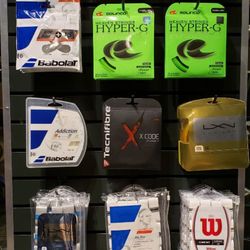 Hot Shot Uptown - Babolat Natural Gut..Wilson Natural Gut..Solinco Hyper G..Luxilon Elite Dry/Babolat Pro Tour/Wilson Pro Overgrips..Babolat Syntec Pro Grips