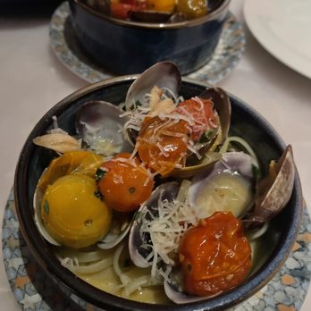 Lago - Seafood Linguine - certainly tasty - they took the courtesy of splitting the dish between 2 plates - Italian Near Me - Las Vegas, Nevada Lago - Seafood Linguine - certainly tasty - they took the courtesy of splitting the dish between 2 plates - Italian Near Me - Las Vegas, Nevada