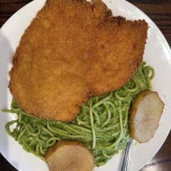 Higo Peru - Tallarín verde con milanesa de pollo. - Peruvian Near Me - Rowland Heights, California