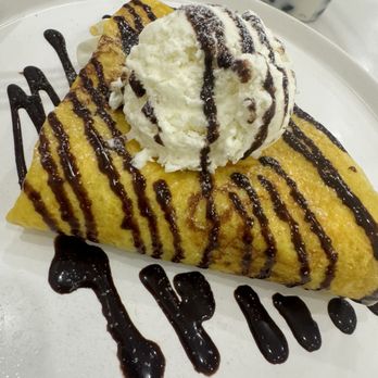 Mango Mango Dessert - Banana crepe with vanilla ice cream - Ice Cream & Frozen Yogurt Near Me - Bayside, New York