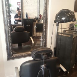 Nice airy space with big silver mirrors Nice airy space with big silver mirrors