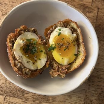 Hunter's Head Tavern - New American Near Me - Upperville, Virginia