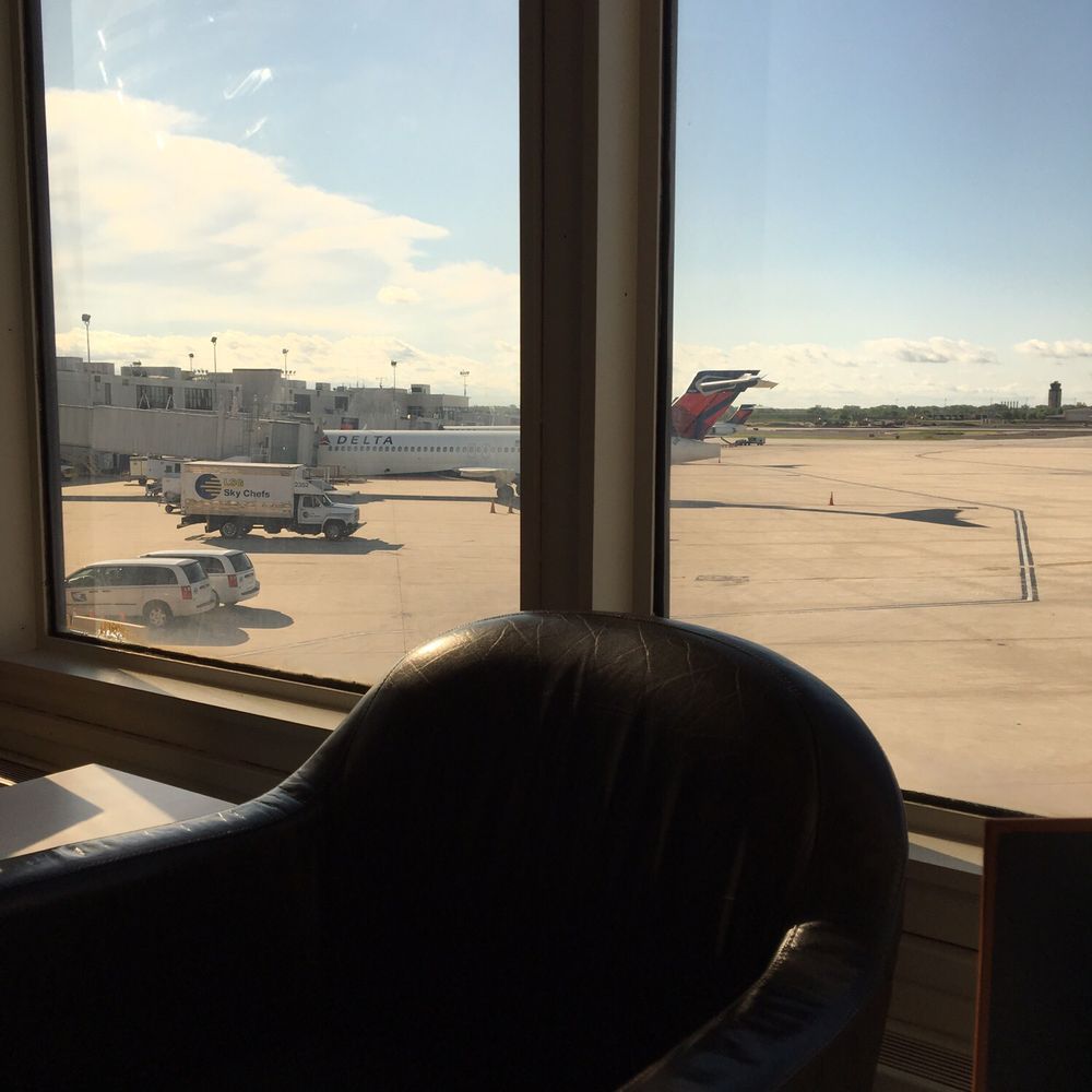 United Club - Airport Lounges Near Me - Philadelphia, Pennsylvania