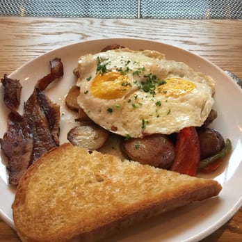 Holt's - "Traditional" brunch plate - Pizza Near Me - Park Ridge, Illinois