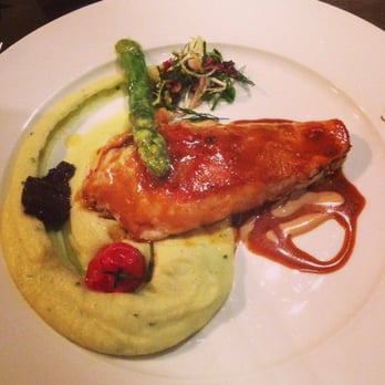 58 Tour Eiffel - Guinea fowl - French Near Me - Paris, 75