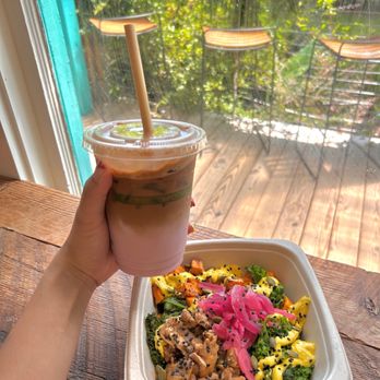 Huriyali Riverland Terrace - Ambrosia Latte & Buddha Bowl with Curry Chicken - Acai Bowls Near Me - Charleston, South Carolina
