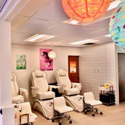 Lux Nails & Spa