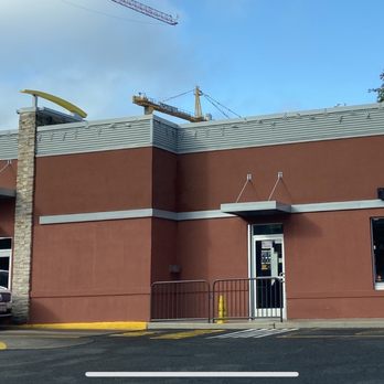 McDonald's - cars parked in front of a mcdonald's - Fast Food Near Me - Alexandria, Virginia