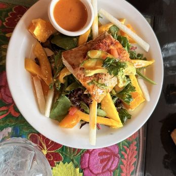 El Jarro - Mahi-Mahi Salad - Mexican Near Me - Lafayette, California El Jarro - Mahi-Mahi Salad - Mexican Near Me - Lafayette, California