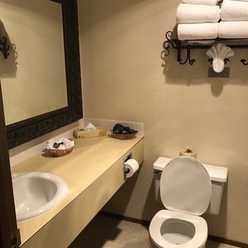 Alpine Rivers Inn - Nice updated bathroom - Hotels Near Me - Leavenworth, Washington