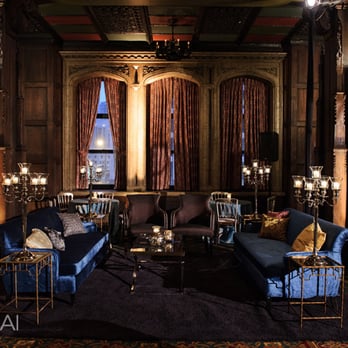 HMR Designs - Vignettes of furniture gave our guests free range of elegant and sophisticated seating with flowers and accoutrements that were spectacular! - Florists Near Me - Chicago, Illinois