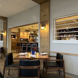 Cove Lakeside Bistro - Dining room