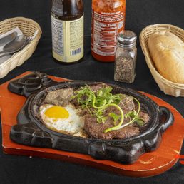 Sizzling Steak / Bánh Mì Bò Né