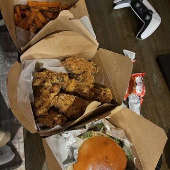 Peeps Kitchen - Chicken Burger - Chicken Wings Near Me - Brooklyn, New York
