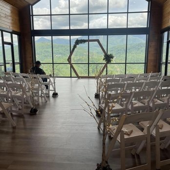 Greystone Pointe Lodge - The living room getting wedding-ready - Venues & Event Spaces Near Me - Gatlinburg, Tennessee Greystone Pointe Lodge - The living room getting wedding-ready - Venues & Event Spaces Near Me - Gatlinburg, Tennessee
