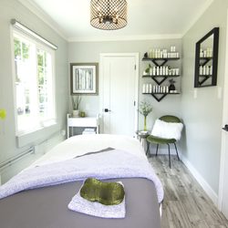 Lilac + Flint - Life-changing skincare happens here :)