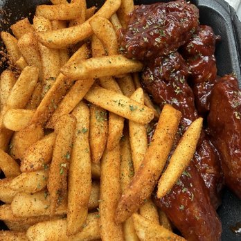 Zero Degrees - Honey bbq wings with Cajun fries - Bubble Tea Near Me - Orlando, Florida