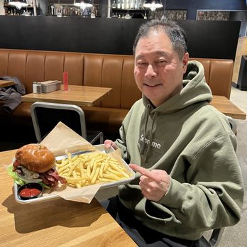 Tipsy Cow Burger Bar - Burgers Near Me - Issaquah, Washington