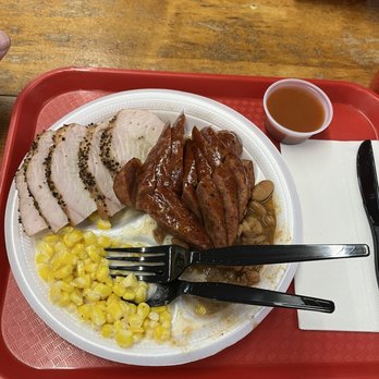 Lum's - Smoked turkey, sausage, creamed corn and pinto beans. - Barbeque Near Me - Junction, Texas