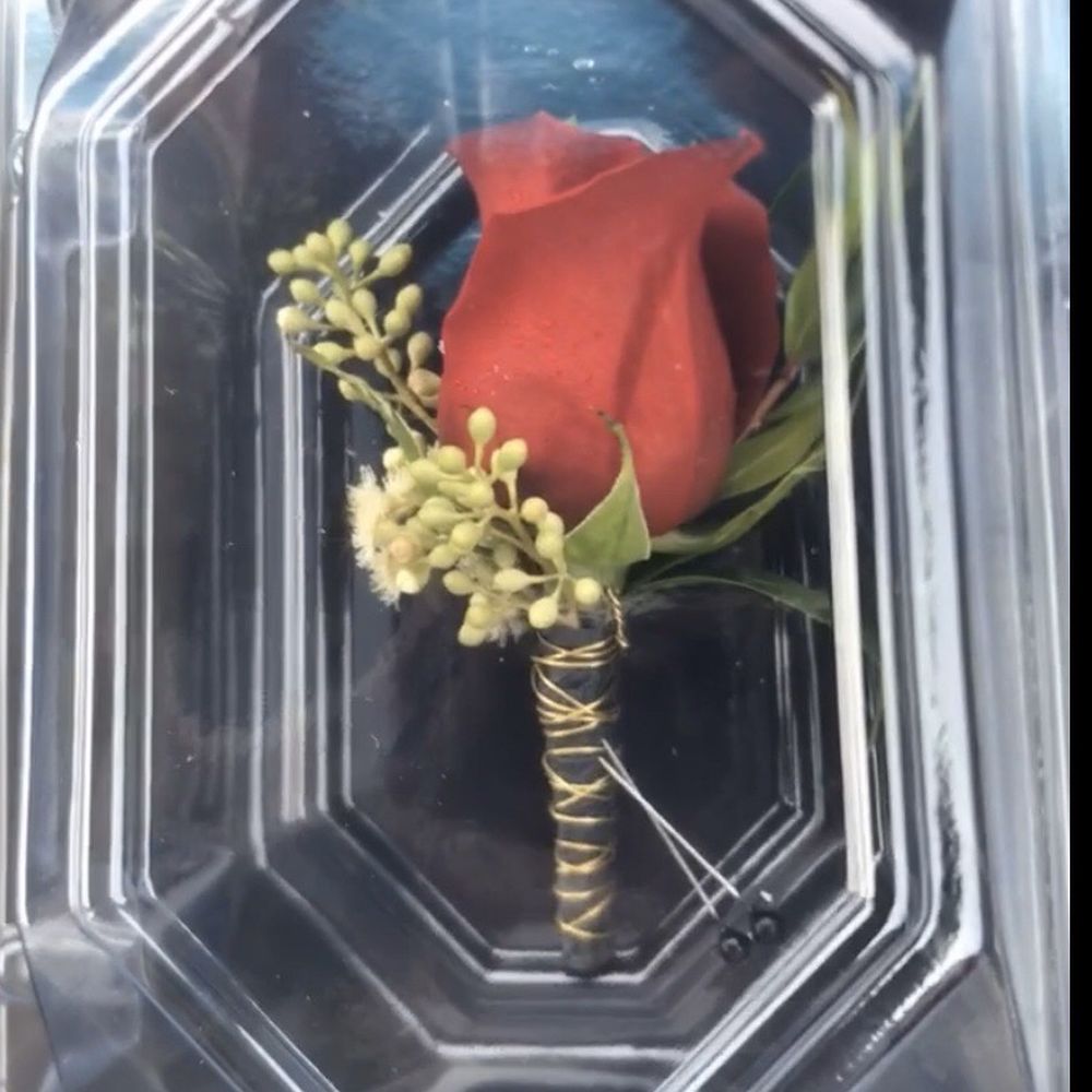 Hy-Vee - Boutonniere - Grocery Near Me - Omaha, Nebraska Hy-Vee - Boutonniere - Grocery Near Me - Omaha, Nebraska