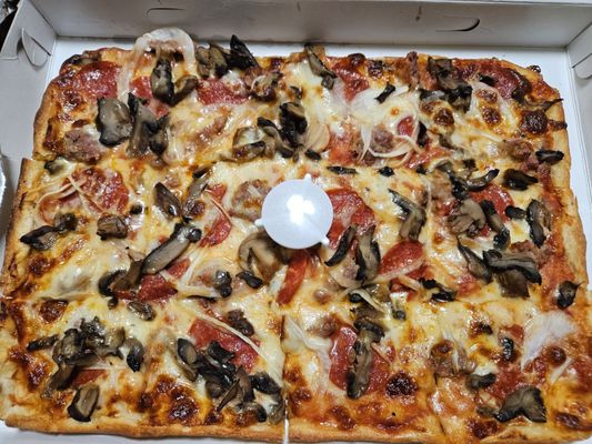 Continental Pizza by null