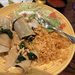 El Mariachi Mexican Grill - Chicken and spinach enchiladas