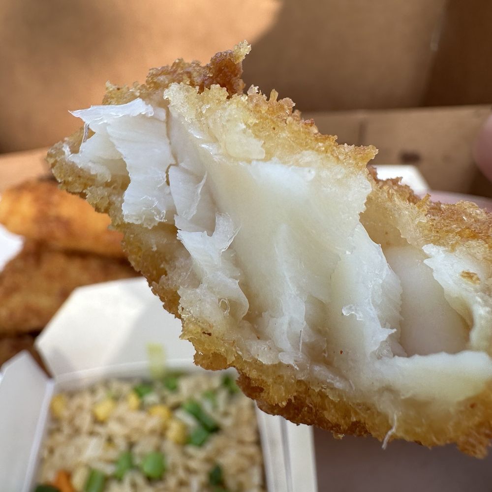 Fish King - Crunch Fish is the best! Takes me back to my childhood coming here! - Seafood Markets Near Me - Glendale, California