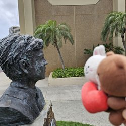 Jack Lord Memorial Bust - Sideview
